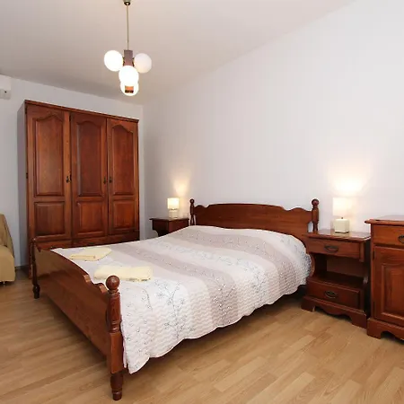 Mediterranes In Nur 500 Meter Zum Mit Privater Terrasse, Bbq דירה